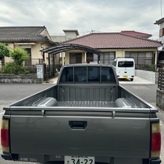 ダットサントラックの画像