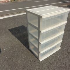 新品：収納：箪笥：プラスチック４段：ホワイトの画像