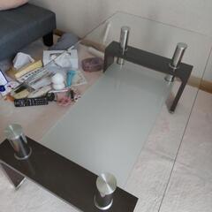 大塚家具のガラステーブルの画像