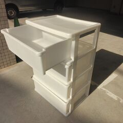新品：収納：箪笥：プラスチック４段：ホワイトの画像