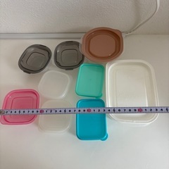 小さいタッパーセットの画像