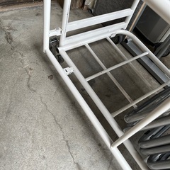 パイプ椅子収納台車の画像