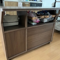 キッチンカウンター収納の画像