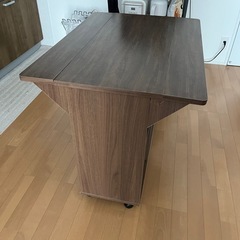 キッチンカウンター収納の画像