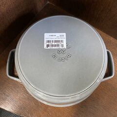 【愛品倶楽部柏】staub　ストウブ　ピコココット　ラウンドグレー　22㎝鍋の画像