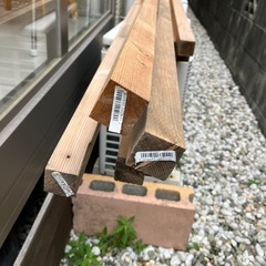倉庫保管の角材の画像