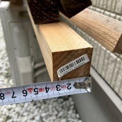 倉庫保管の角材の画像