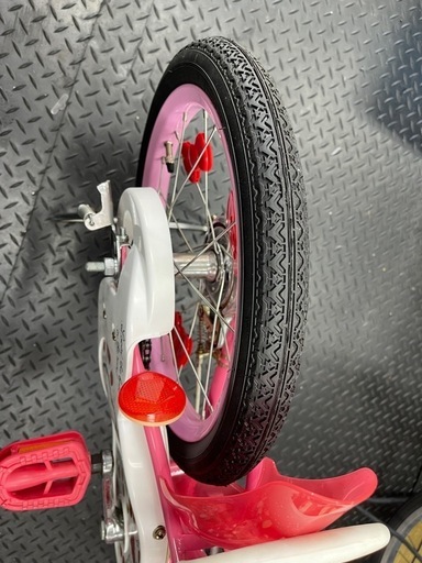 リユース品　幼児用自転車　ハローキティ　16インチ