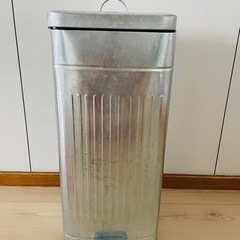 ペダル式ごみ箱 角型 30L 【シルバー】 の画像