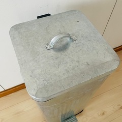 ペダル式ごみ箱 角型 30L 【シルバー】 の画像