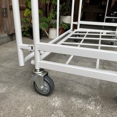 パイプ椅子収納台車の画像