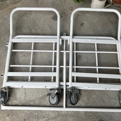 パイプ椅子収納台車の画像