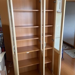食器棚の画像