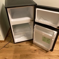 冷蔵庫 90L 木目調の画像