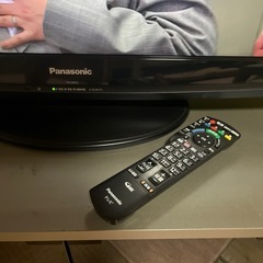 パナソニック　32型　
TVとTV台の画像