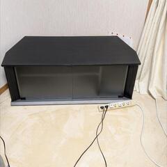 📙☕無料です  📙☕0円です    📙☕タダです    📙☕テレビボード    📙☕下部にキャスター付き    📙☕前面はガラスの観音開き付き    📙☕内部は2段とサイドの仕切りタイプ    📙☕目立って汚れ無し    📙☕目立ってキズは無し    📙☕ブラックの画像