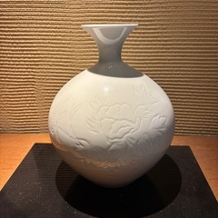  有田焼　姉川作　白磁の壷です。白磁美品の画像