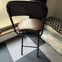 折りたたみ椅子の画像