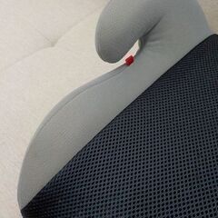 現状品 ジュニアシート 座面のみタイプ リーマンジュニアⅡ ブラック×グレー メッシュ 適応体重 15kg～36kg　西岡店の画像