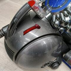 0823-133 dyson ダイソン DC63 サイクロン式掃除機 ※お求めの方はスタッフまでお声がけください。の画像