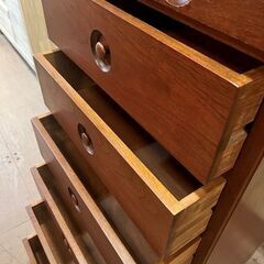 【武蔵小山店】 チーク家具 チーク材 キャビネット チェスト アジアンチーク ジャパンヴィンテージ 引き出し収納 縦長 スリムデザイン レトロ ヴィンテージ ミッドセンチュリーモダン 木製家具 オープンラック 収納力 シンプルデザイン  Teak Furniture Teak Wood Cabinet Chest Asian Teak Japan Vintage Drawer Storage Tall Slim Design Retro Vintage Mid-century Modern Wooden の画像