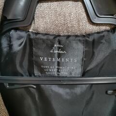 VETEMENTS ヴェトモン ダウンジャケットの画像