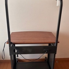 パソコンデスクの画像