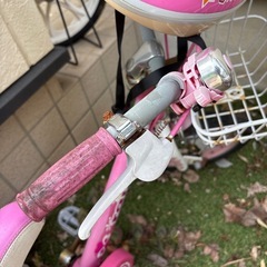 子供用自転車とストライダーの画像