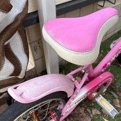 子供用自転車とストライダーの画像