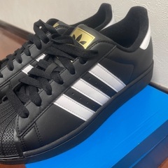 adidasスーパースターの画像