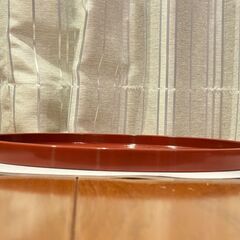 鶴の模様の入った丸盆_Qの画像