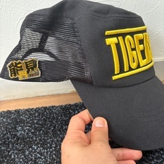 タイガース🐯非売品のキャップと能見選手缶バッチ　の画像