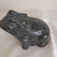 S-55　猫と蛙の置物の画像