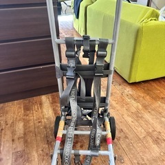 荷物を背負うやつの画像