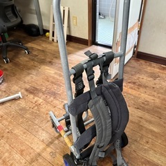 荷物を背負うやつの画像