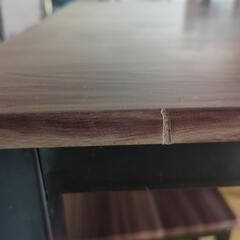 アマゾンで買った机と椅子(組み立てタイプ)の画像