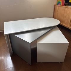 北欧ブランドテーブルの画像