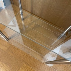 ガラス収納棚　サイドテーブルの画像