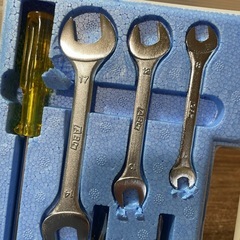 美品　スズキ 工具セット ドライバー スパナ プライヤーの画像