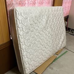 ZINUS　ダブルベッドマットレス　1か月ほど使用の画像