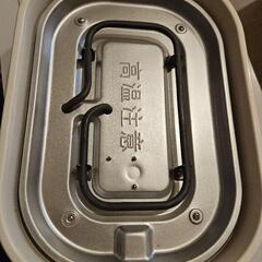 ほぼ未使用！Mini Hot Plate

たこ焼き& ミニホットプレートの画像