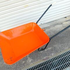 【JM715】運搬用 一輪車 浅型 猫 ネコ ねこ車 オレンジの画像