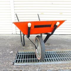 【JM715】運搬用 一輪車 浅型 猫 ネコ ねこ車 オレンジの画像