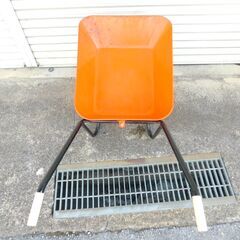 【JM715】運搬用 一輪車 浅型 猫 ネコ ねこ車 オレンジの画像