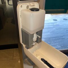 値下げ中、体温測定＋アルコール消毒の画像