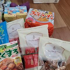 食品と雑貨の画像