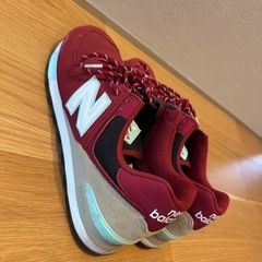 New Balance 574 レッド スニーカーの画像