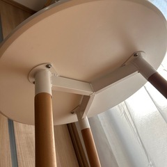 白のcafeテーブル
の画像