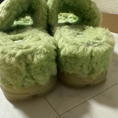 UGG 厚底サンダルの画像