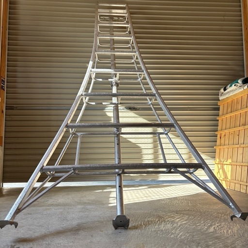 【取引き中】アルミ製三脚脚立